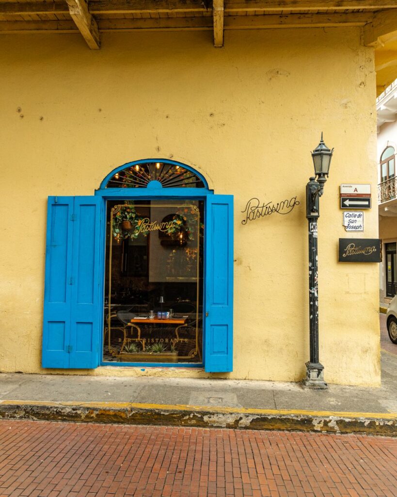 Puerta azul de Pastissima Casco Antiguo