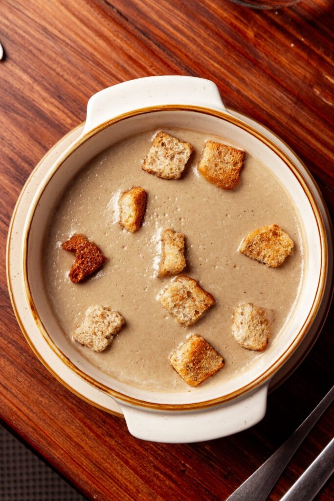 Crema de hongos con crutones